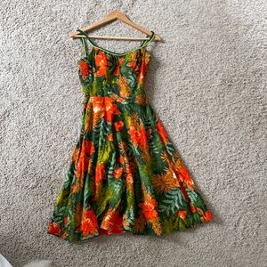 Vintage De Weese sun dress. Tag size 9/10, fits like sm/md in todays sizing.